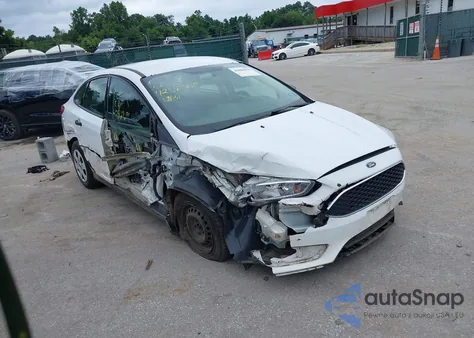 2017 Ford Focus S z USA, uszkodzony, nr VIN 1FADP3E20HL302784